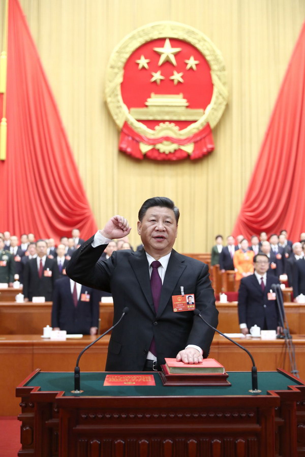 这是习近平进行宪法宣誓12_缩小大小.jpeg