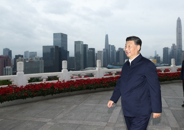 习近平在广东省深圳市莲花山公园远眺特区新貌28_缩小大小.jpeg